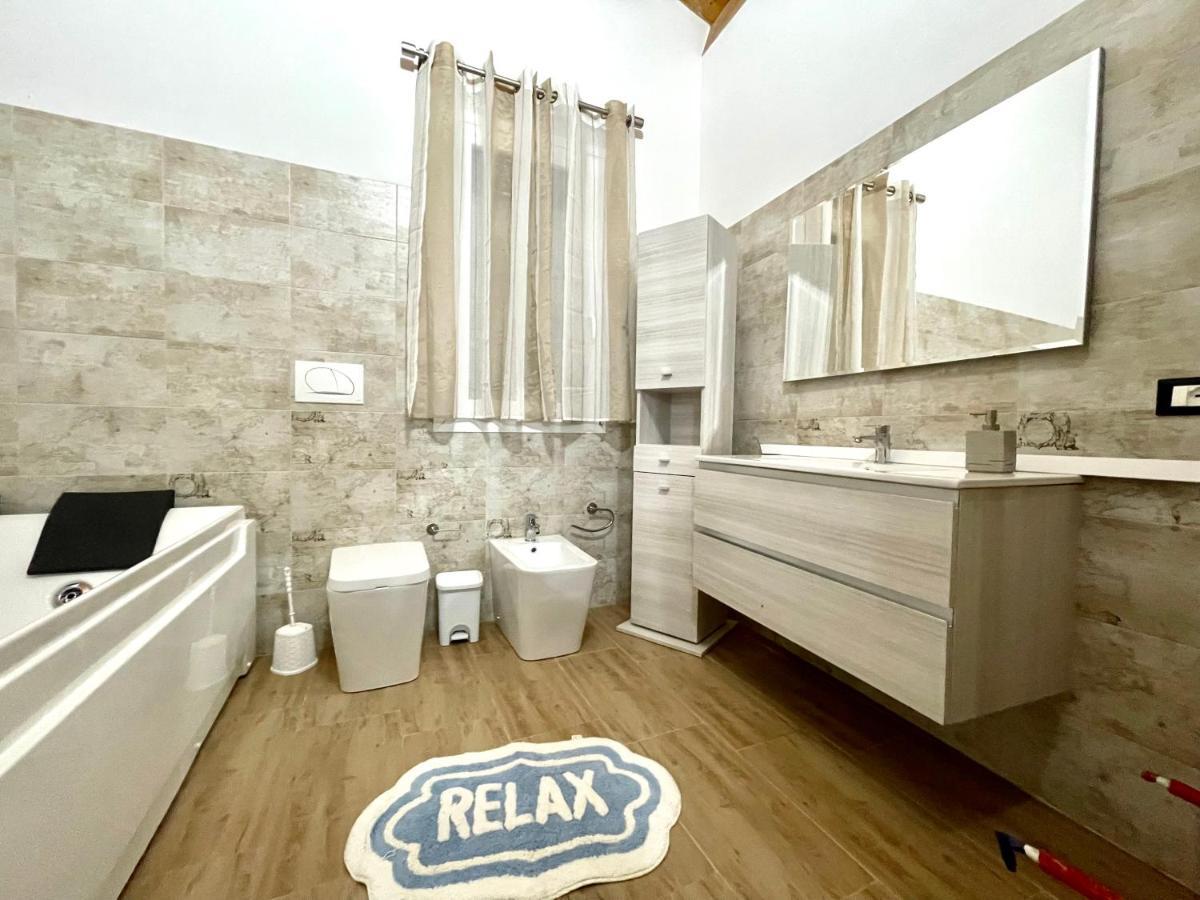 Villa Nunzia Con Piscina, Sauna E Idromassaggio. Floridia Dış mekan fotoğraf